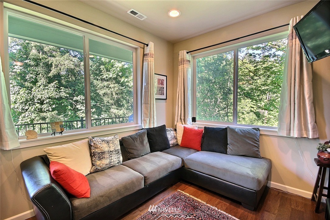 1518 Pierce Avenue Northeast Renton, WA 98056 - Photo 4 of 20