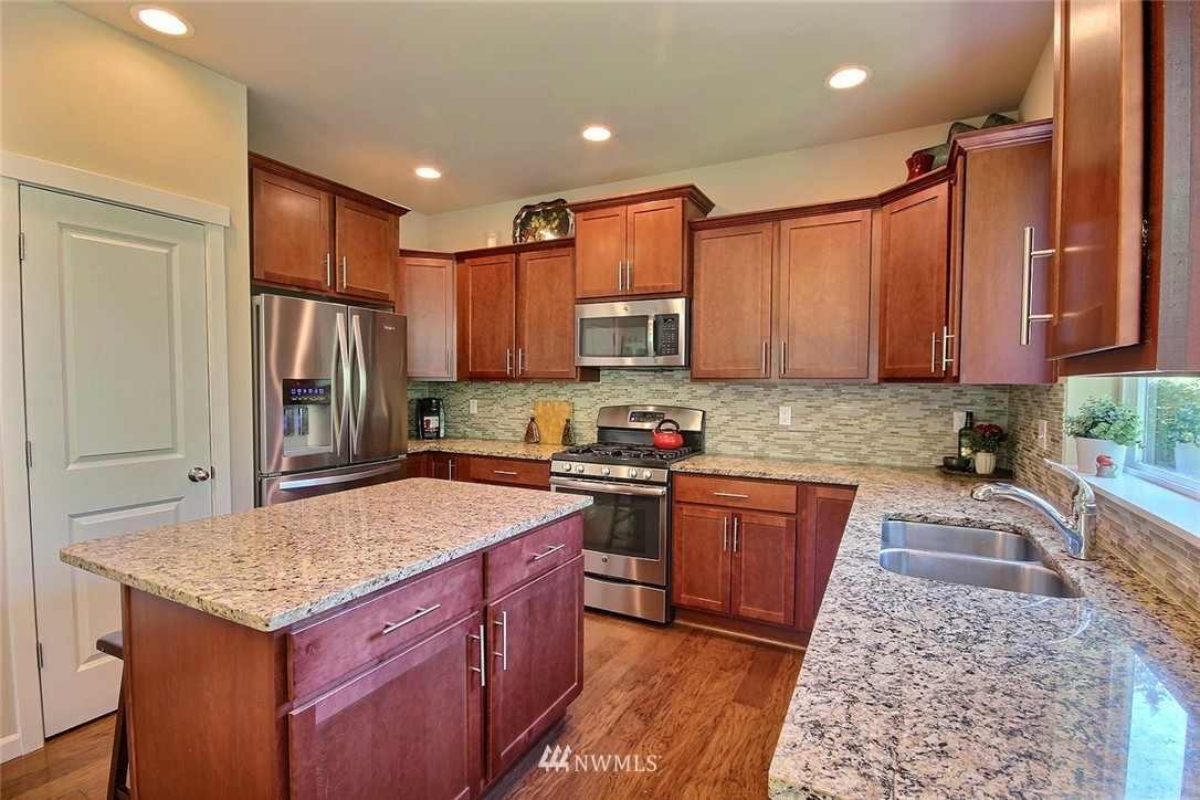 1518 Pierce Avenue Northeast Renton, WA 98056 - Photo 6 of 20
