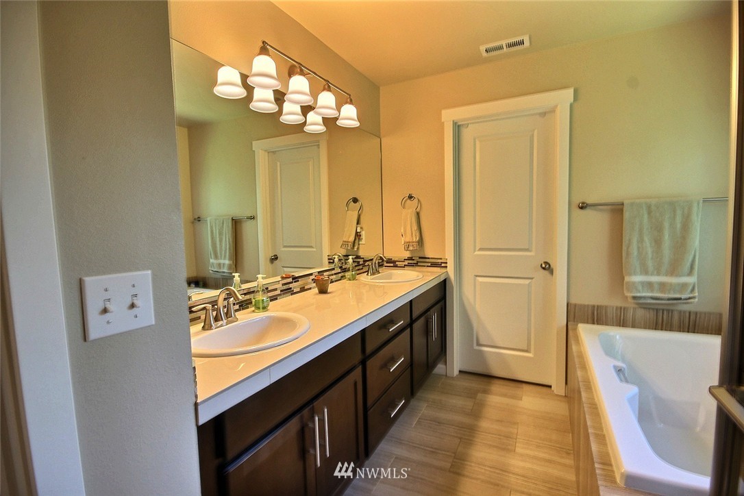 1518 Pierce Avenue Northeast Renton, WA 98056 - Photo 10 of 20