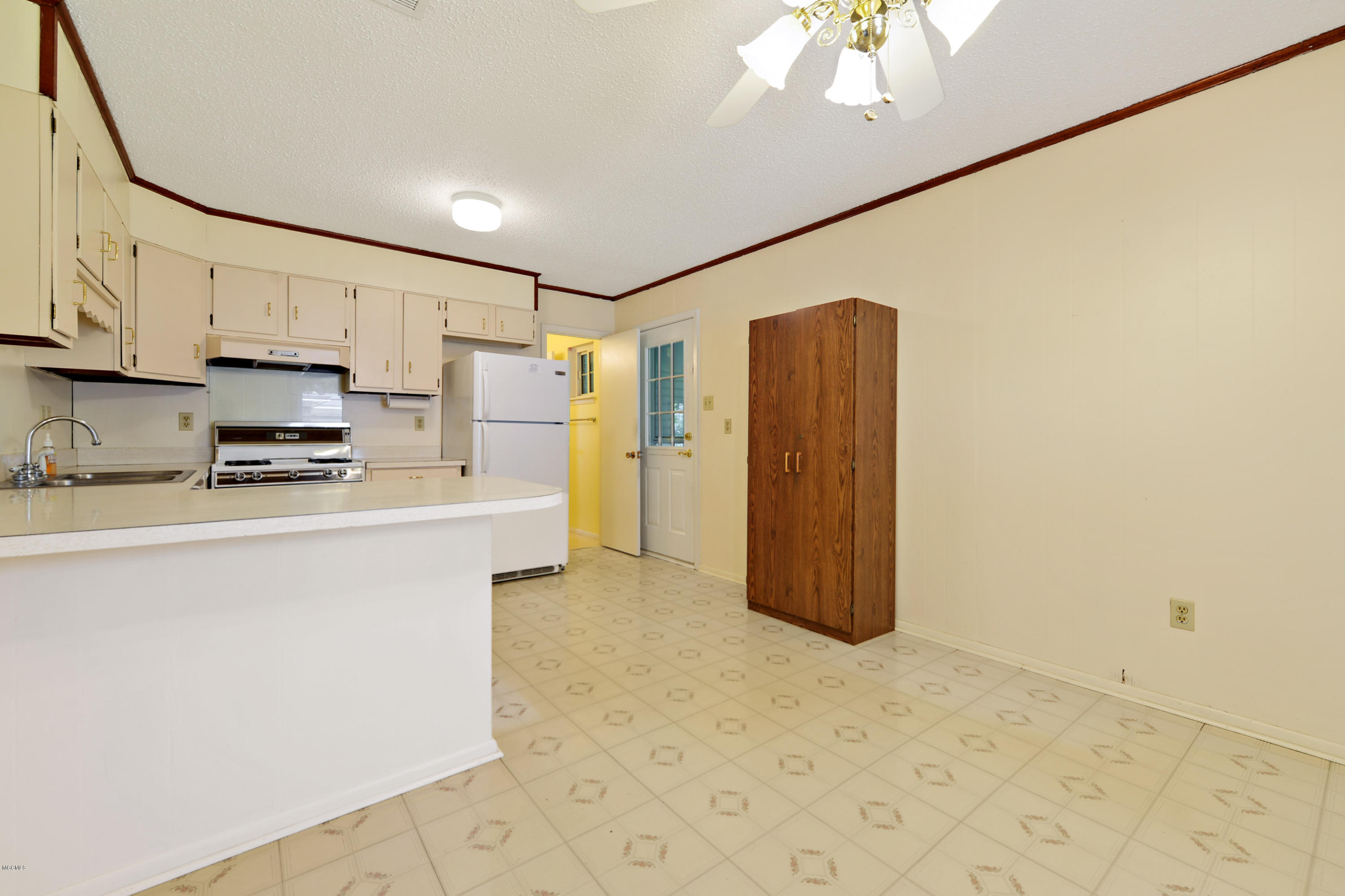 15405 Big Ridge Road Biloxi, MS 39532 - Photo 8 of 24 008