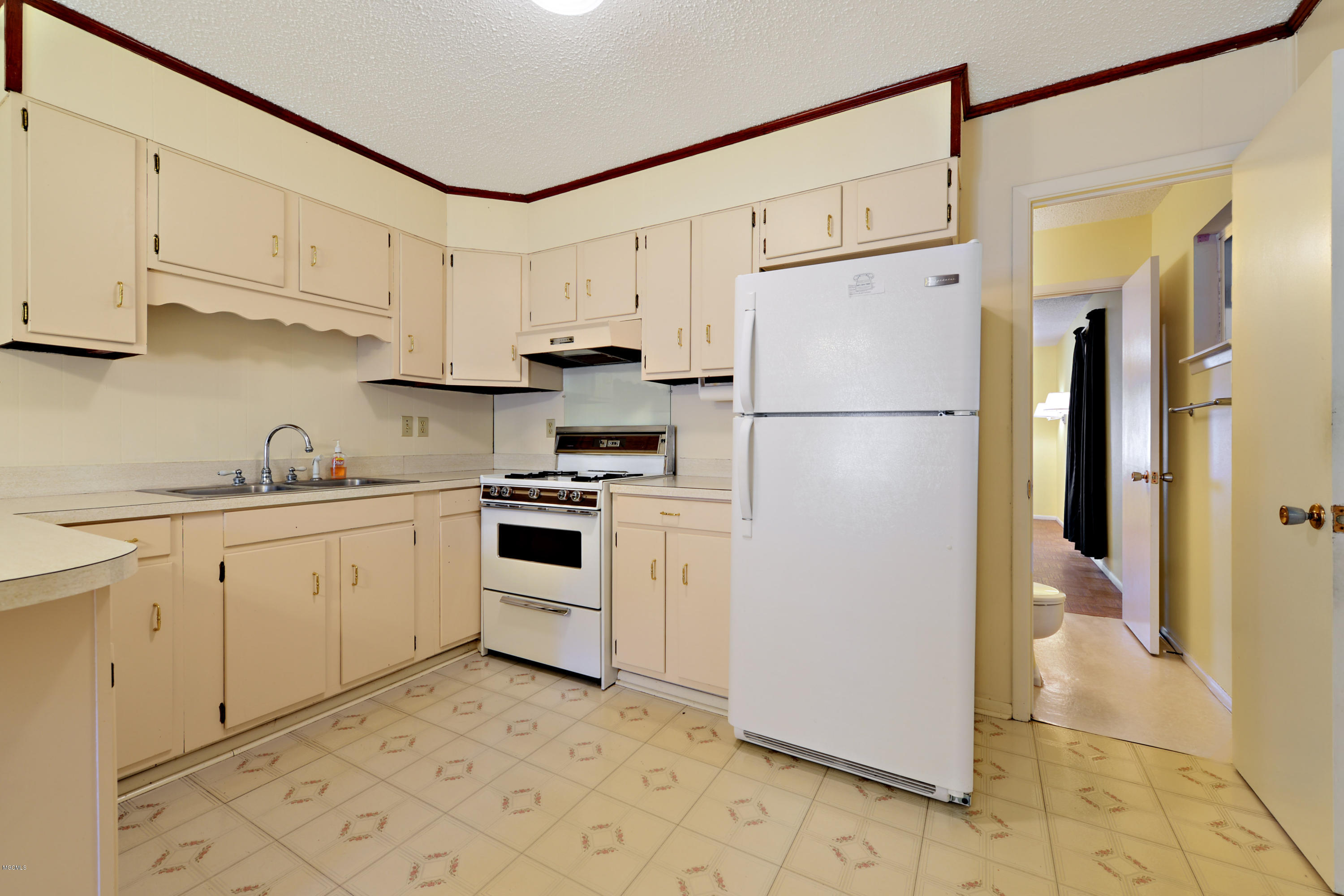 15405 Big Ridge Road Biloxi, MS 39532 - Photo 9 of 24 009