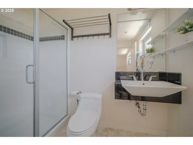 $420,000 | 3990 Abbey Lane, Unit B401, Astoria, OR 97103