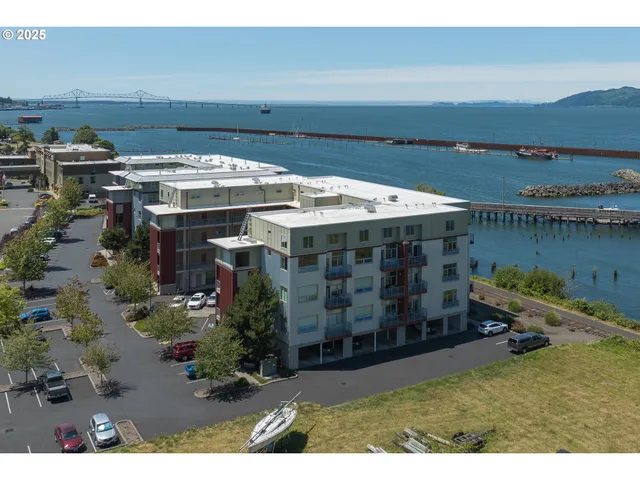 $420,000 | 3990 Abbey Lane, Unit B401, Astoria, OR 97103