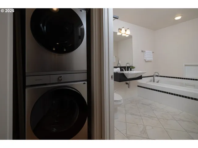 $420,000 | 3990 Abbey Lane, Unit B401, Astoria, OR 97103