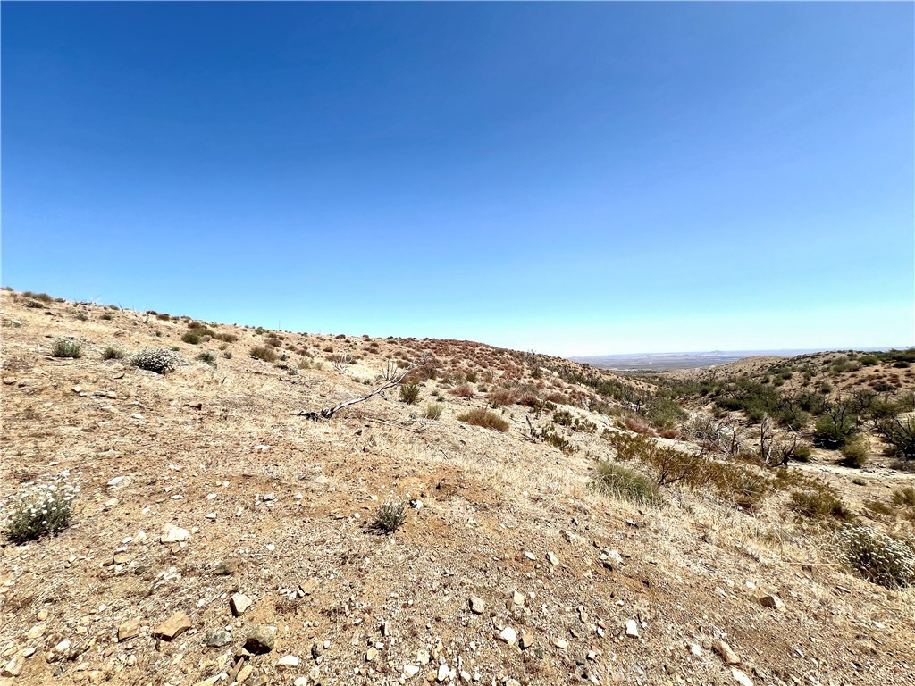 113 Juniper Mesa Road Juniper Hills, CA 93543 - Photo 14 of 15 a view of a sky view