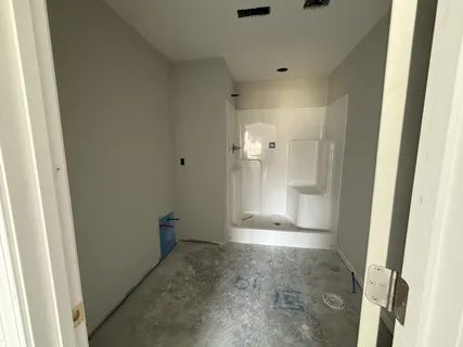 a view of empty room with window