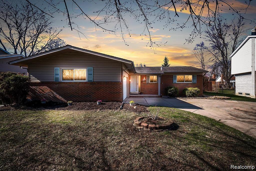 44136 Brandywyne Road Canton, MI 48187 - Photo 33 of 33 01-44136-Brandywyne-Rd-WindowStill-Real-Estate-Photography-1.jpg