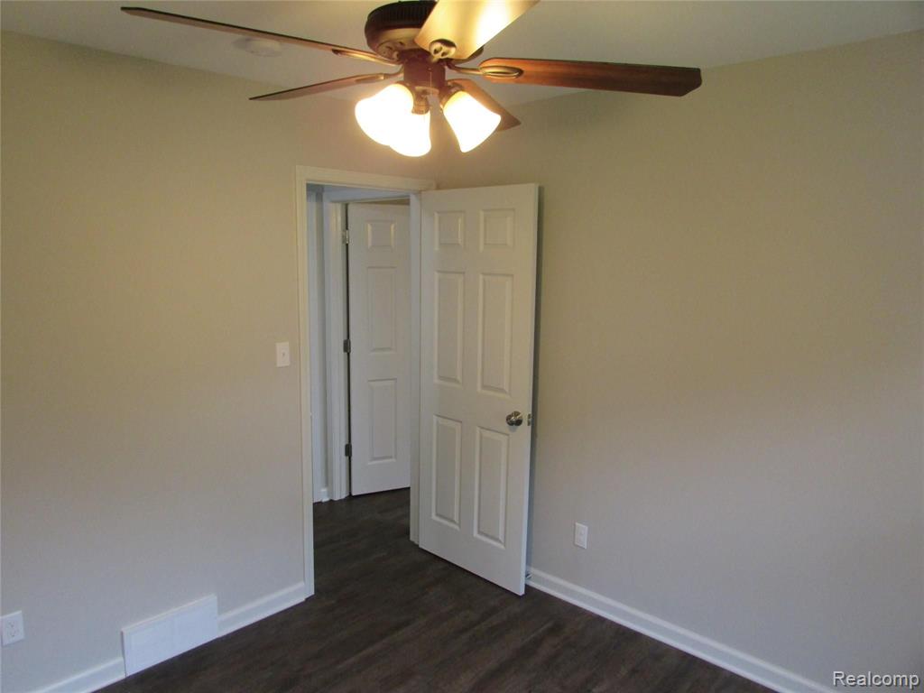 2405 South Irish Road Davison, MI 48423 - Photo 14 of 24
