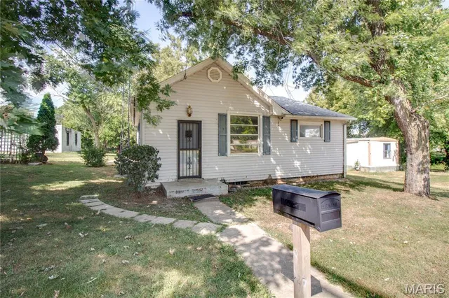 $82,000 | 55 North Commercial Street, Winchester, IL 62694