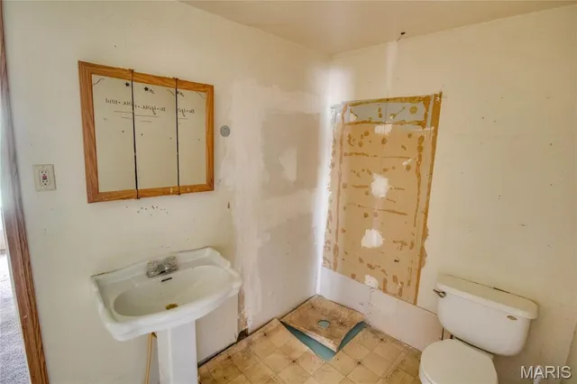 $82,000 | 55 North Commercial Street, Winchester, IL 62694