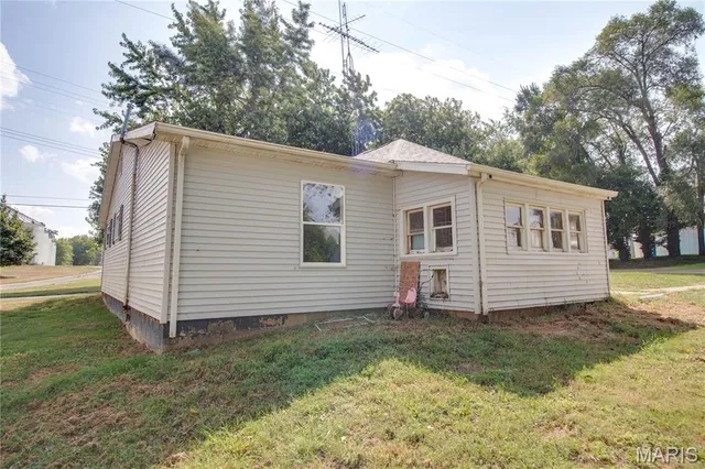 $82,000 | 55 North Commercial Street, Winchester, IL 62694