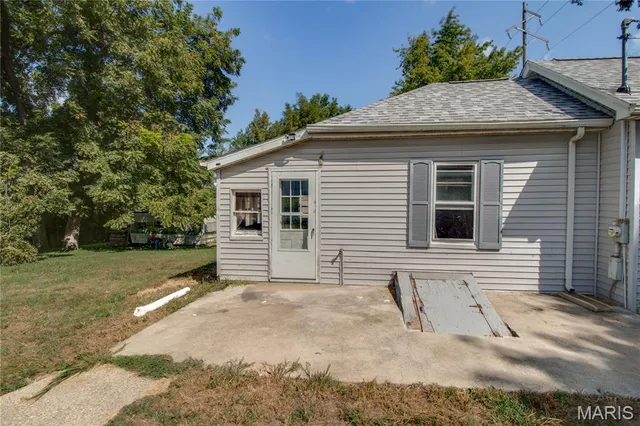 $82,000 | 55 North Commercial Street, Winchester, IL 62694