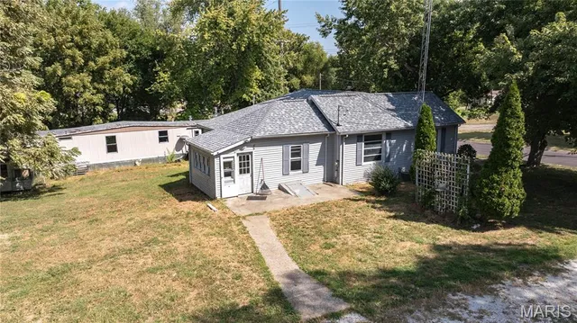 $82,000 | 55 North Commercial Street, Winchester, IL 62694