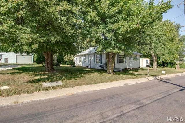 $82,000 | 55 North Commercial Street, Winchester, IL 62694