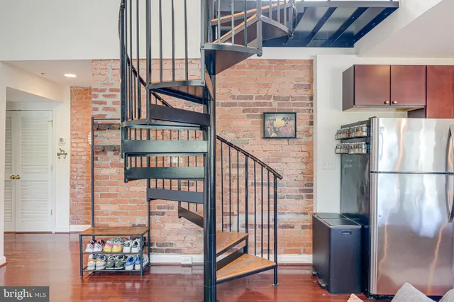 a view of entryway front door