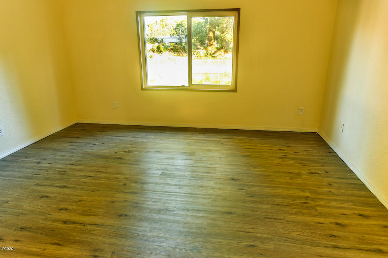 430 Southeast Gibson Road Waldport, OR 97394 - Photo 23 of 30 Guest Bedroom