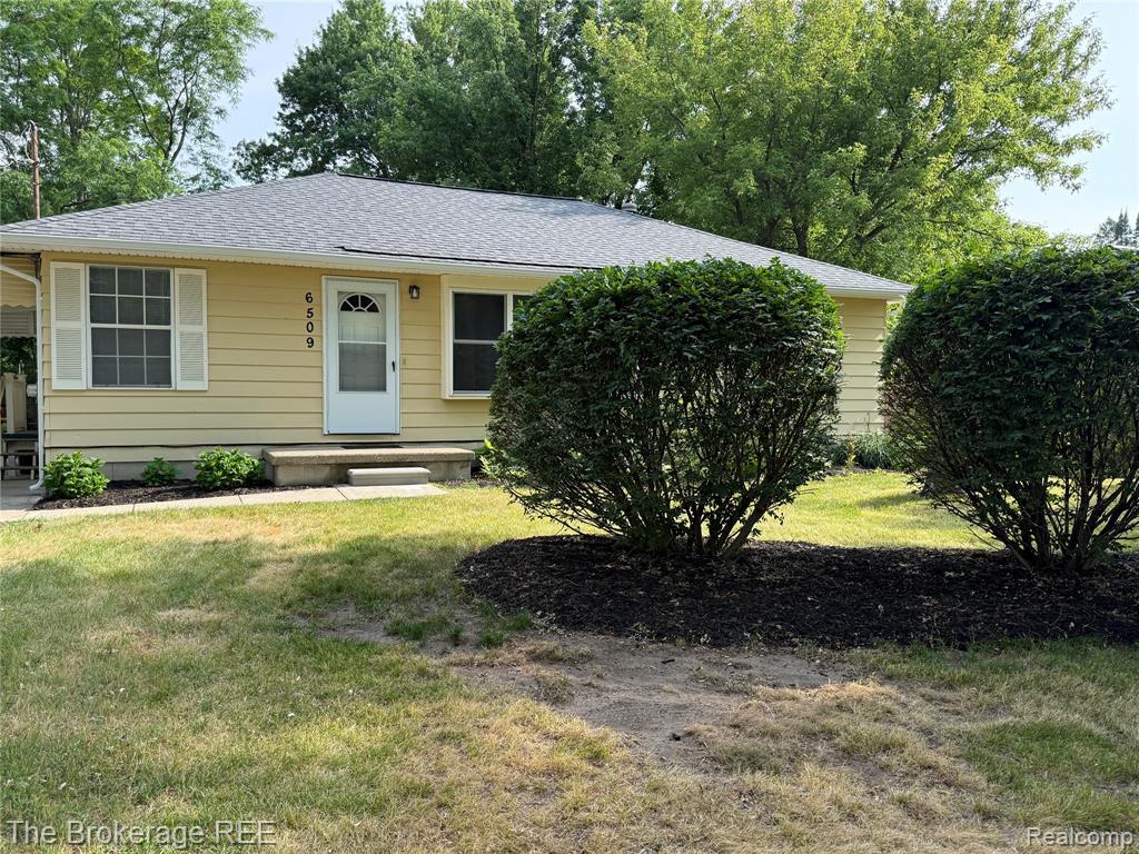 6509 Silver Lake Road Linden, MI 48451 - Photo 1 of 10