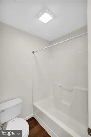 a bathroom with a toilet and a bathtub