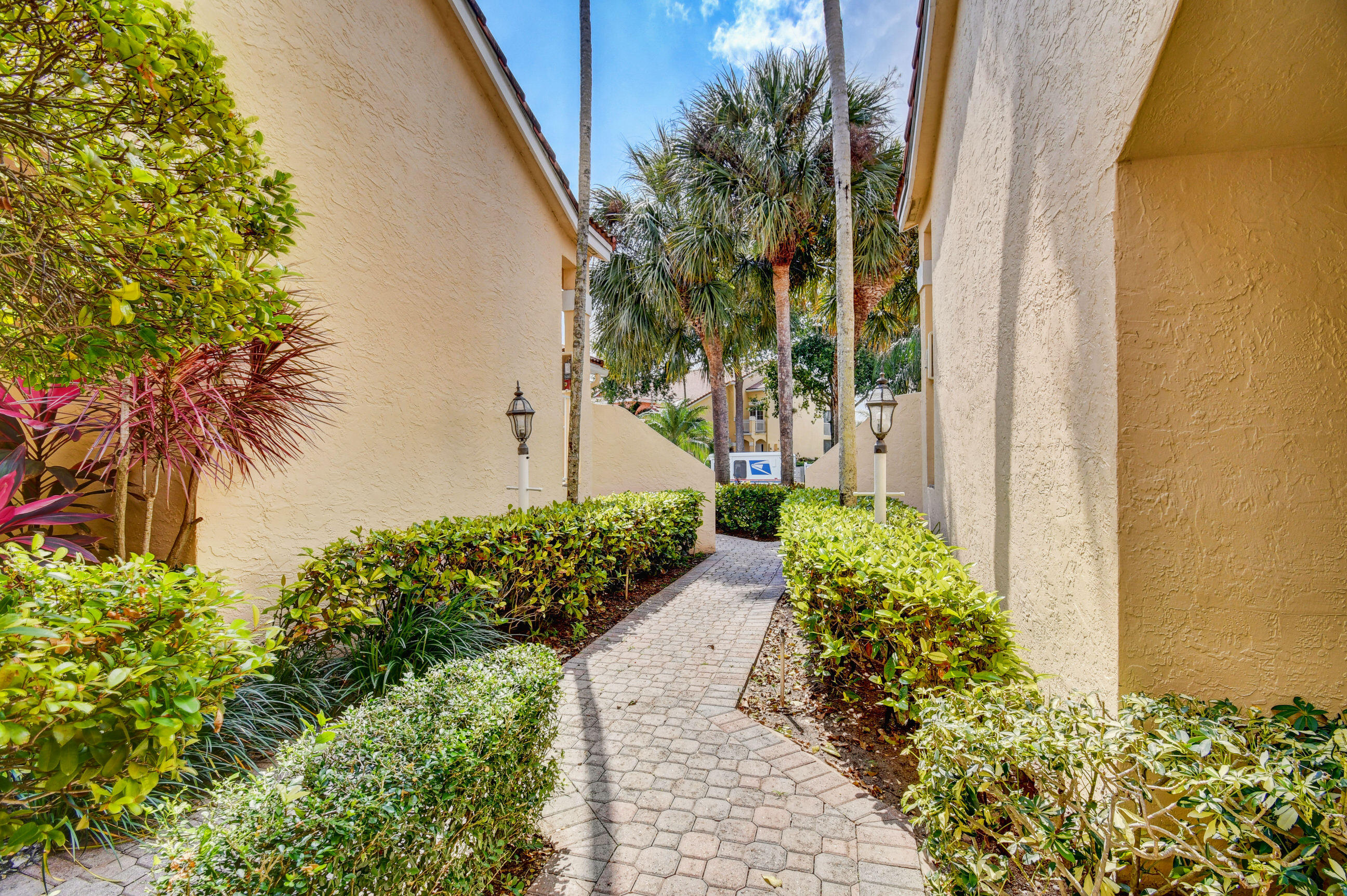 17060 Emile Street, Unit 2 Boca Raton, FL 33487 - Photo 8 of 51 06_dsc_3618_19_20_21_22