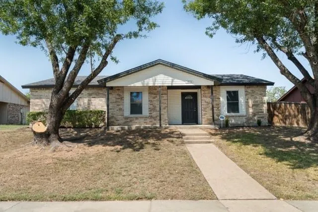 $2,300 | 1213 Southridge Drive, Lancaster, TX 75146