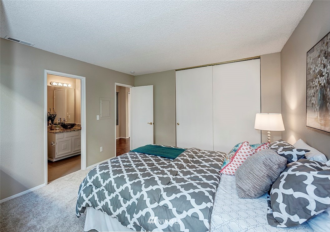7501 Old Redmond Road, Unit 414 Redmond, WA 98052 - Photo 12 of 22 a bedroom with a large bed and a closet