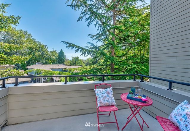 a view of a outdoor space with lounge chair