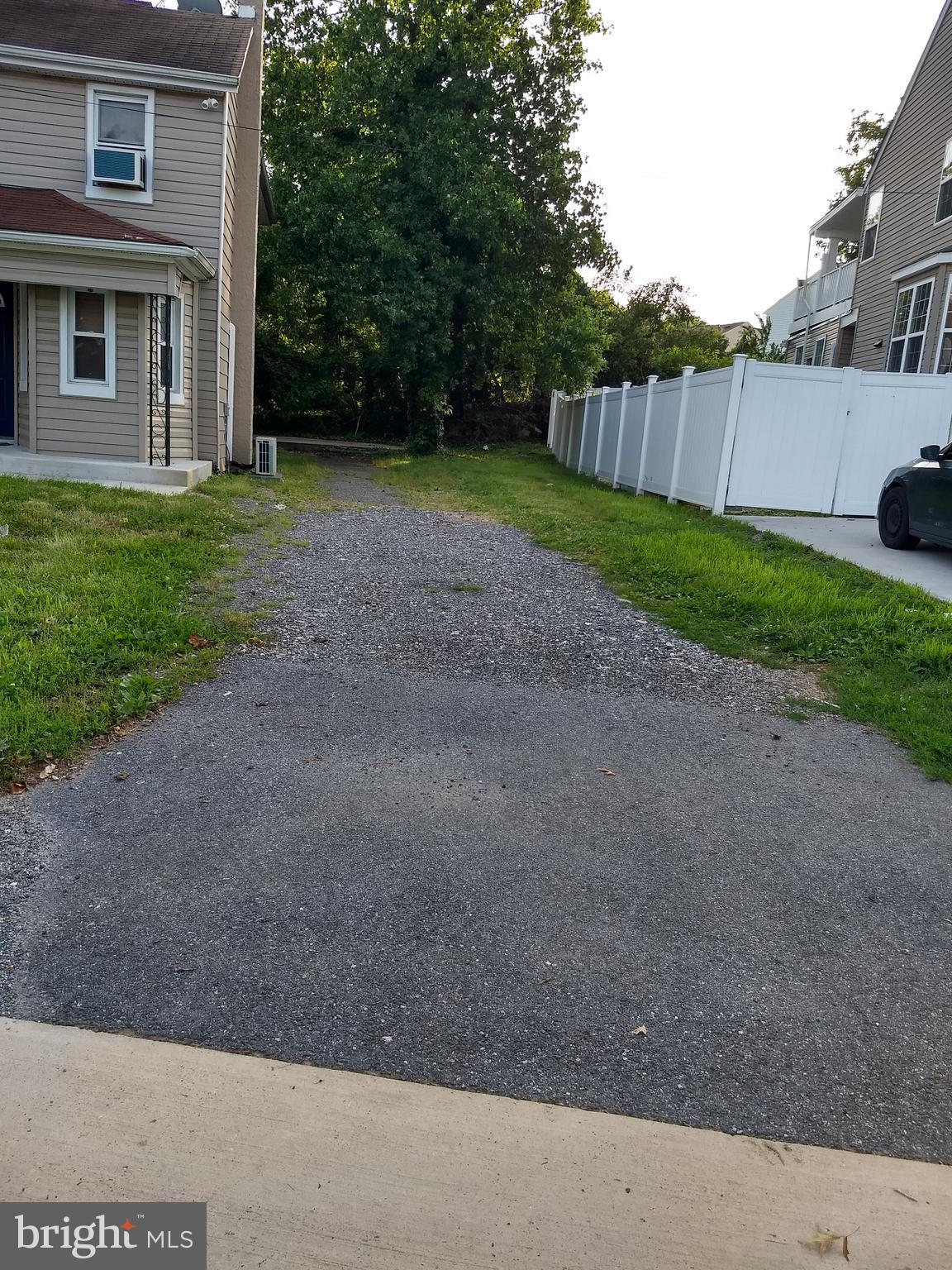 3120 North Rolling Road Baltimore, MD 21228 - Photo 3 of 57 BIG Driveway for 4 car park for business visitors