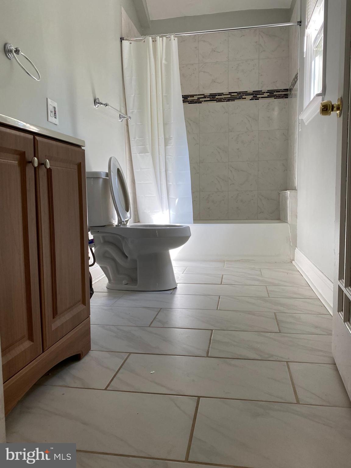 3120 North Rolling Road Baltimore, MD 21228 - Photo 30 of 57 Good sized vanity & BIG ceramic Tiled bath floor