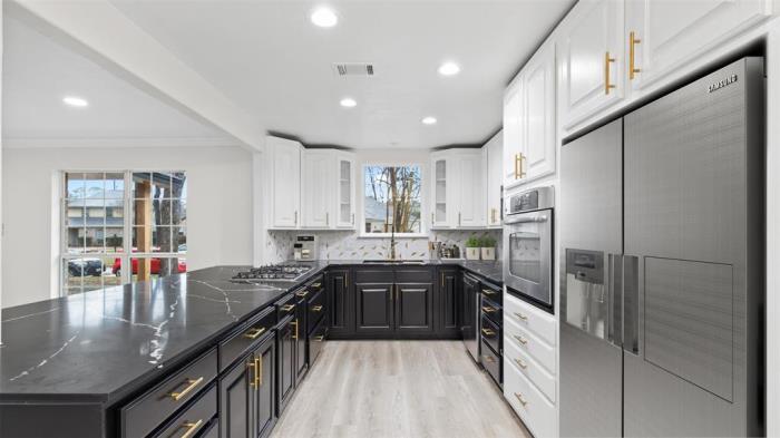 511 Enchanted Lane Spring, TX 77388 - Photo 3 of 19