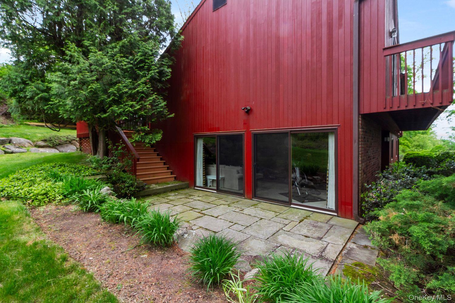 12 Ilana Court Armonk, NY 10504 - Photo 29 of 33 a front view of a house with garden