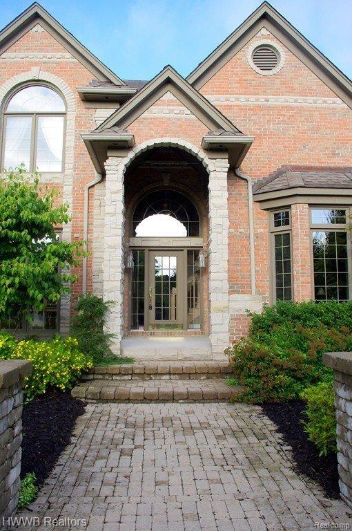 765 Crestwood Lane Rochester, MI 48309 - Photo 3 of 22 Grand Entrance