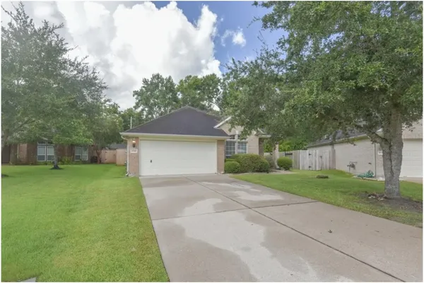 $1,900 | 3848 Armand Drive, Dickinson, TX 77539