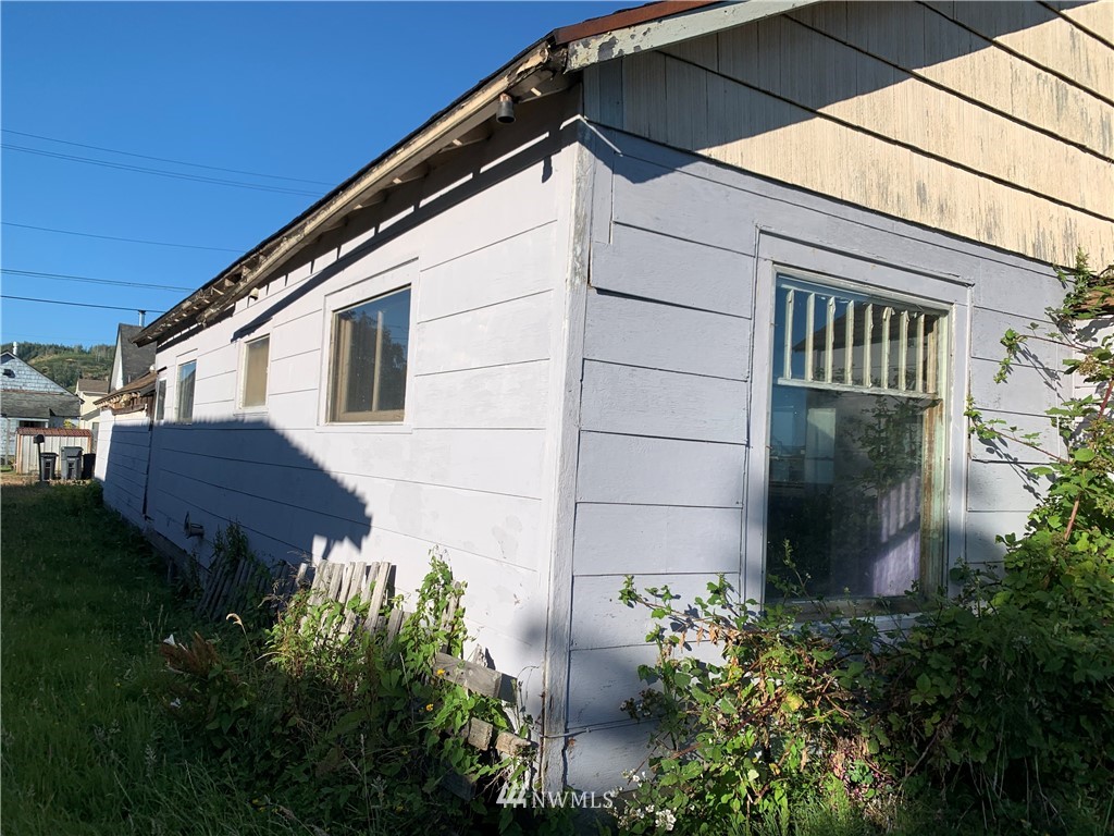 1409 Riverside Avenue Hoquiam, WA 98550 - Photo 3 of 14 Gallery Image 3