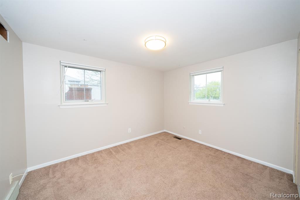 32905 Summers Street Livonia, MI 48154 - Photo 19 of 25 Gallery Image 19