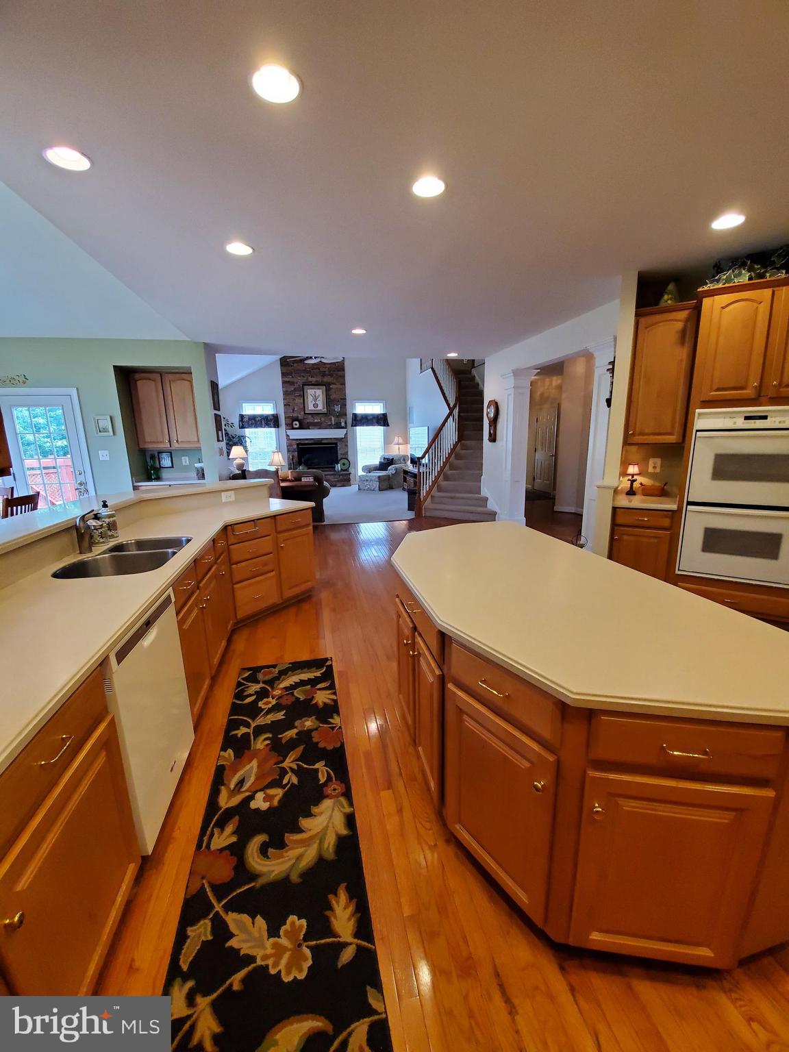 14038 Bromfield Road Germantown, MD 20874 - Photo 13 of 31 Kitchen