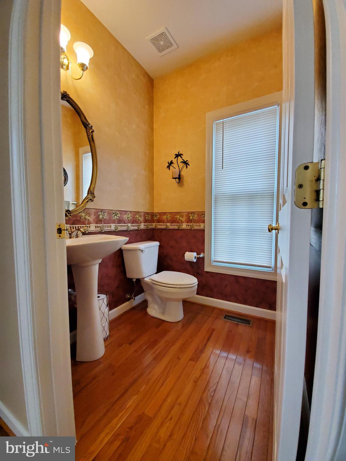 14038 Bromfield Road Germantown, MD 20874 - Photo 9 of 31 Main Level Powder Room
