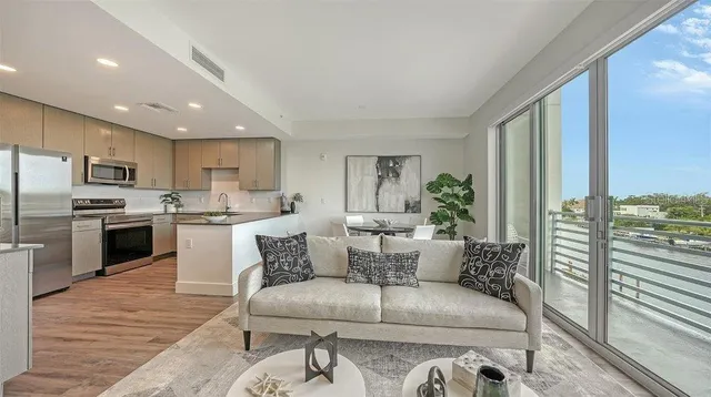 $649,000 | 1709 North Tamiami Trail, Unit 502, Sarasota, FL 34234