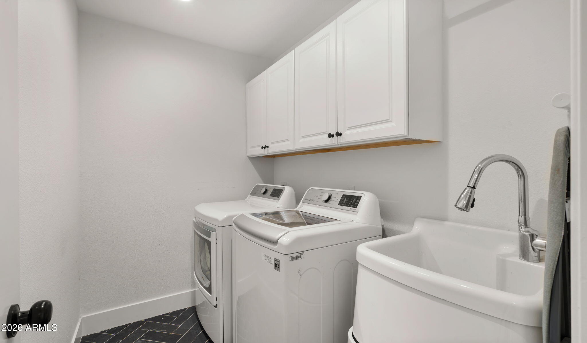 4301 East Mountain View Road Phoenix, AZ 85028 - Photo 25 of 54 42-web-or-mls-Laundry Room