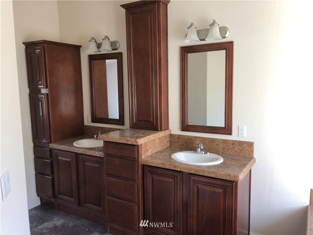 1431 East Benson Loop Road Shelton, WA 98584 - Photo 11 of 19 Gallery Image 11