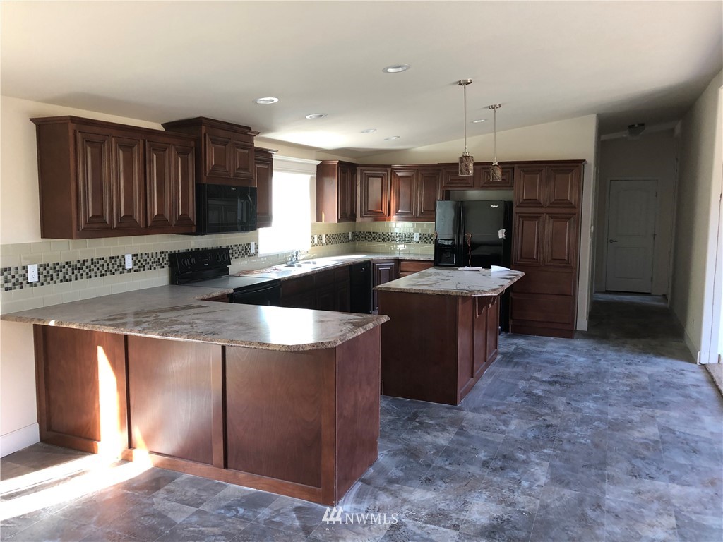 1431 East Benson Loop Road Shelton, WA 98584 - Photo 5 of 19 Gallery Image 5