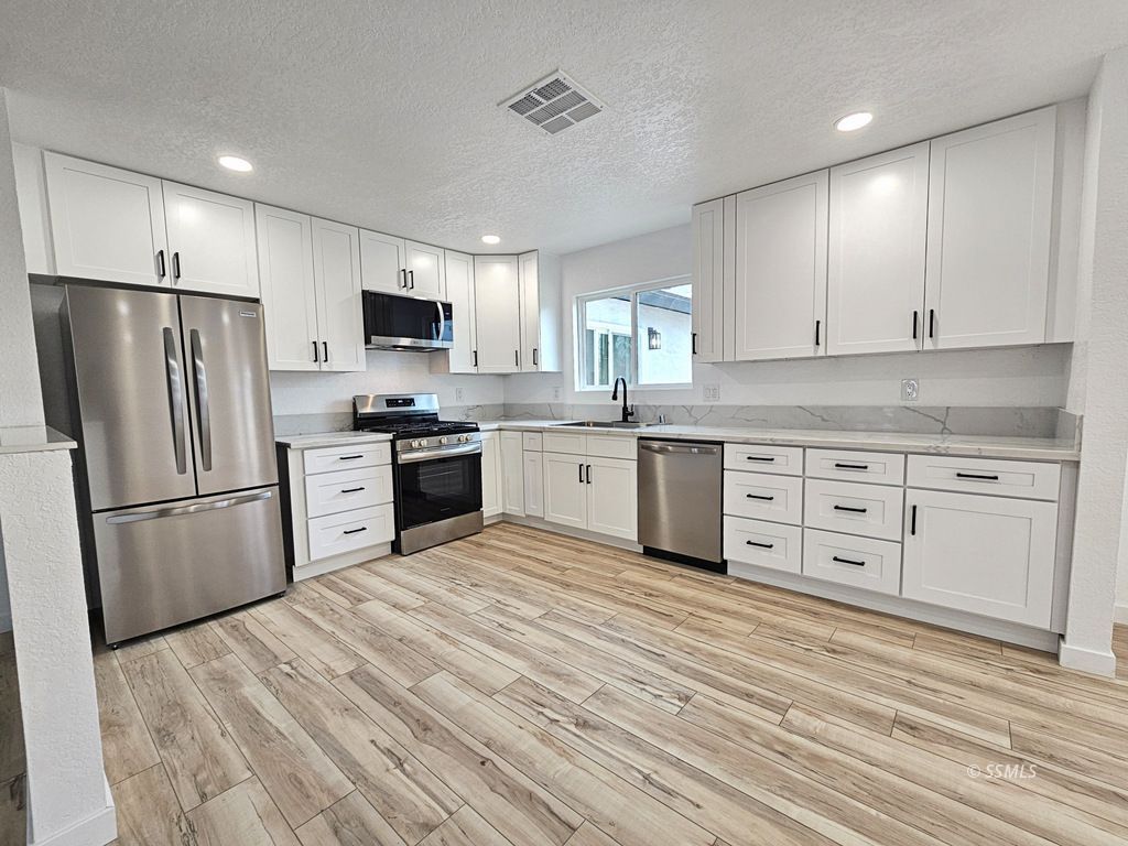 1332 West Willow Avenue Ridgecrest, CA 93555 - Photo 2 of 31