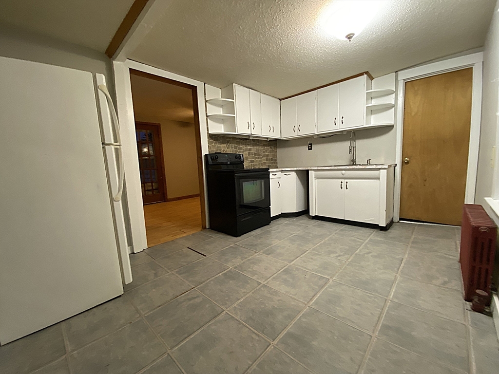 135 Lucerne Road Springfield, MA 01119 - Photo 6 of 15