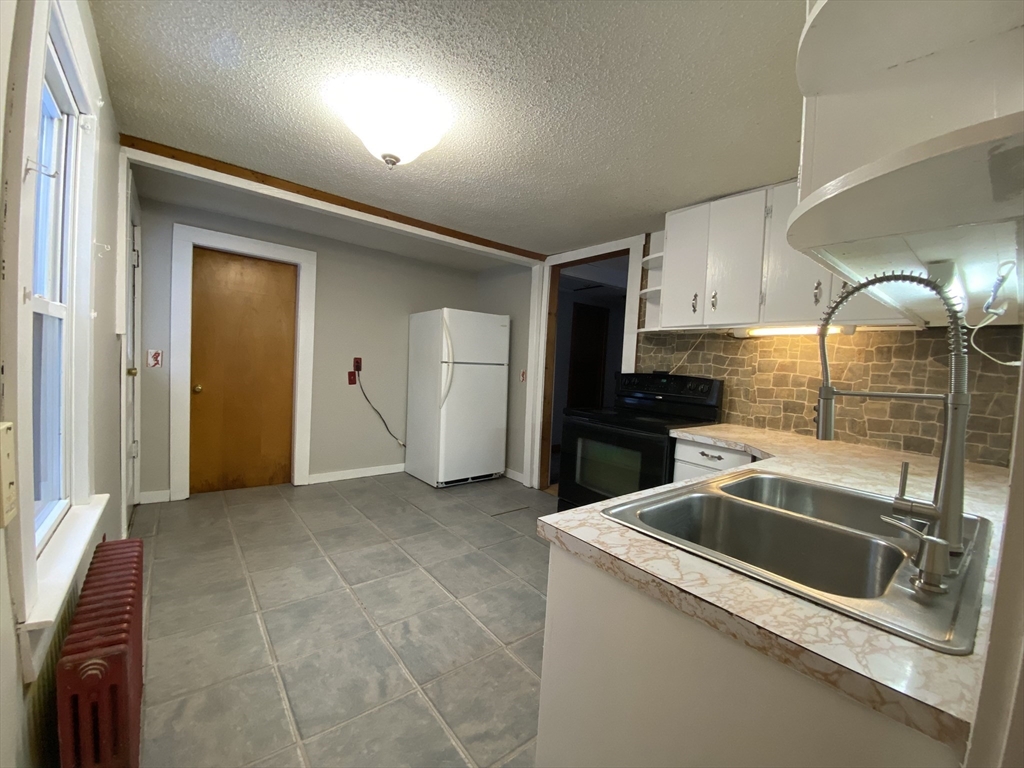 135 Lucerne Road Springfield, MA 01119 - Photo 7 of 15