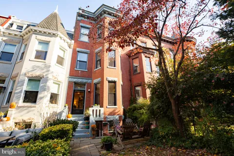 $1,700,000 | 814 Massachusetts Avenue Northeast, Washington, DC 20002