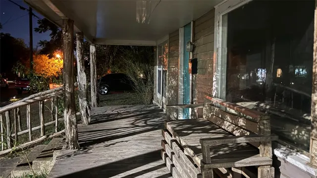 a view of empty room with windows