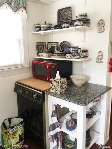 2502 Oliver Road Royal Oak, MI 48073 - Photo 6 of 17 Oliver Kit 2.jpg