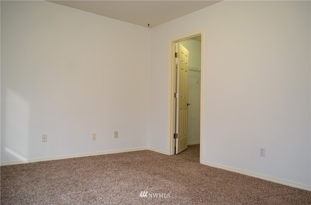 1173 Monterey Avenue Northeast Renton, WA 98056 - Photo 13 of 25