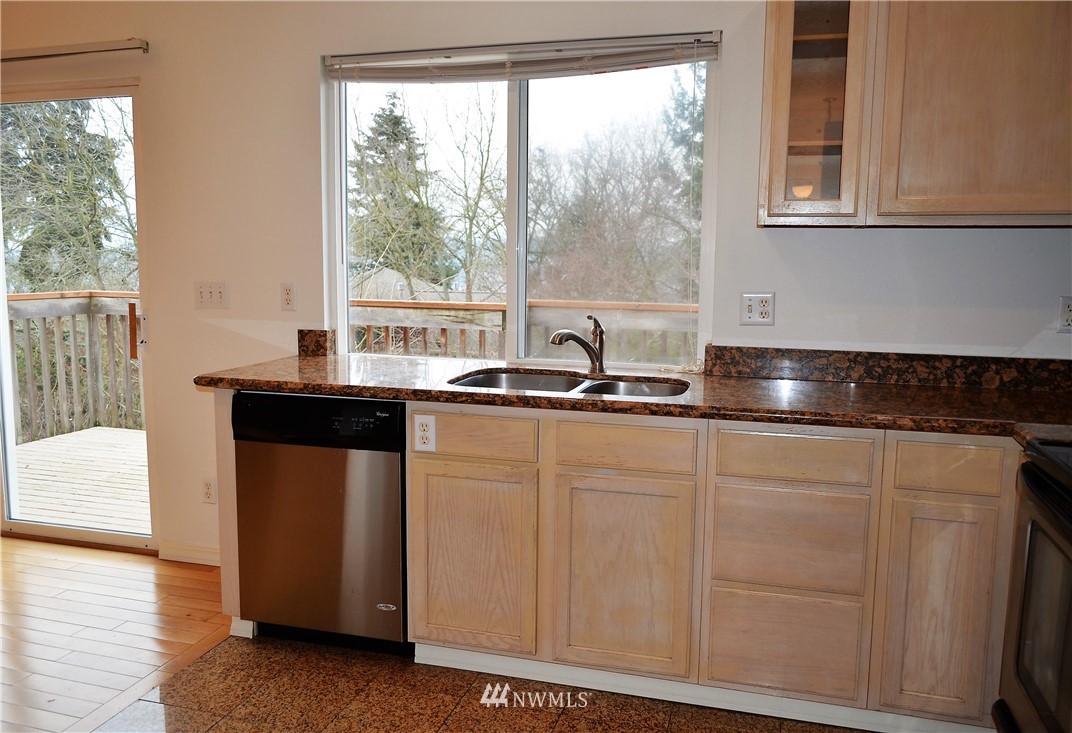 1173 Monterey Avenue Northeast Renton, WA 98056 - Photo 6 of 25