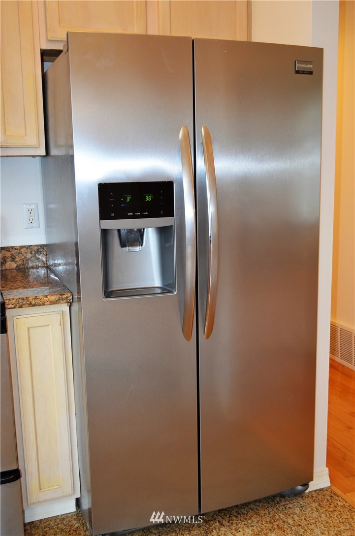 1173 Monterey Avenue Northeast Renton, WA 98056 - Photo 7 of 25