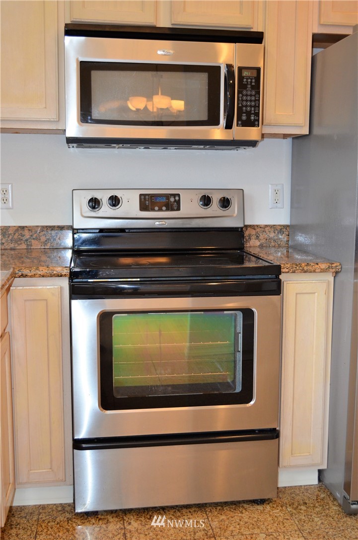 1173 Monterey Avenue Northeast Renton, WA 98056 - Photo 8 of 25